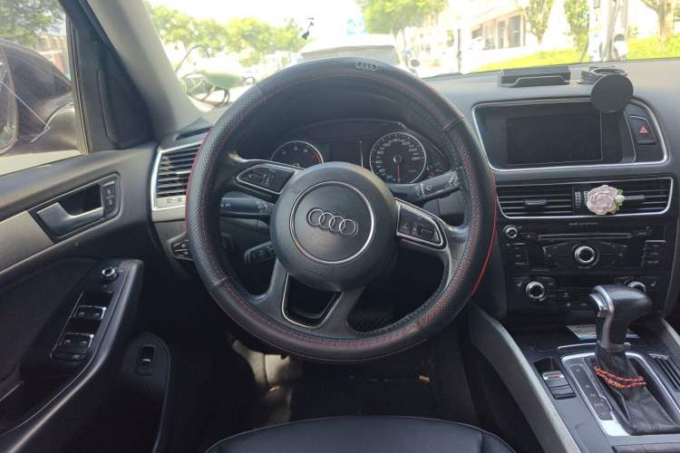 Used Audi Q5 2015 40 TFSI Technology Edition Steering Wheel