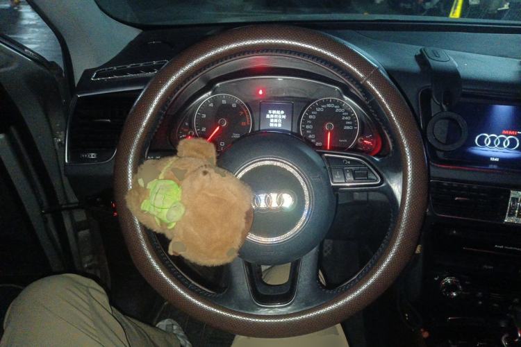 Used Audi Q5 2015 40 TFSI Comfort Model Steering Wheel