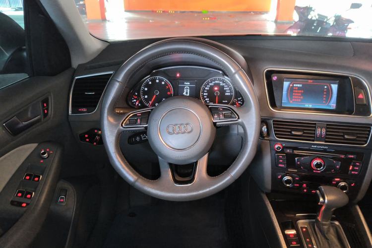 Used Audi Q5 2015 40 TFSI Technology Edition Steering Wheel