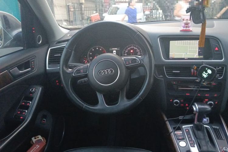 Used Audi Q5 2015 40 TFSI Comfort Model Steering Wheel