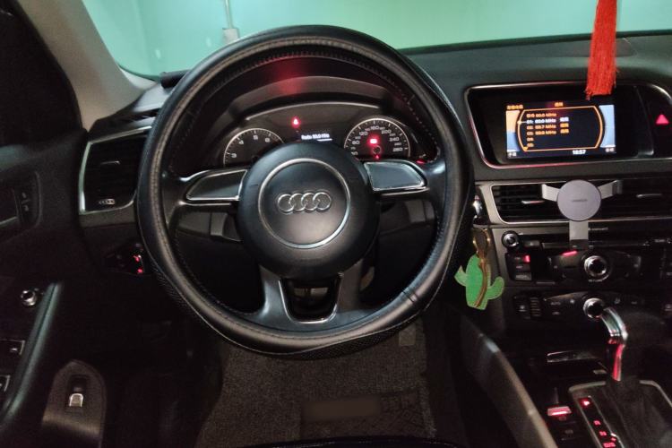 Used Audi Q5 2015 40 TFSI Trendy Edition Steering Wheel