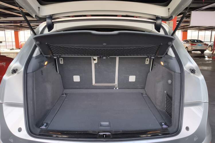 Used Audi Q5 2015 40 TFSI Technology Edition Trunk