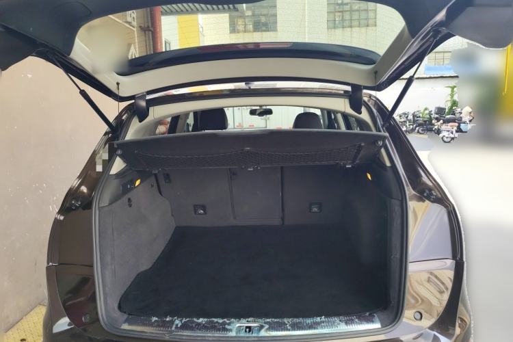 Used Audi Q5 2015 40 TFSI Comfort Model Trunk