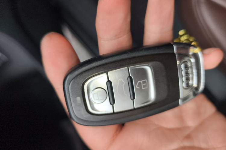 Used Audi Q5 2015 40 TFSI Trendy Edition Vehicle Key