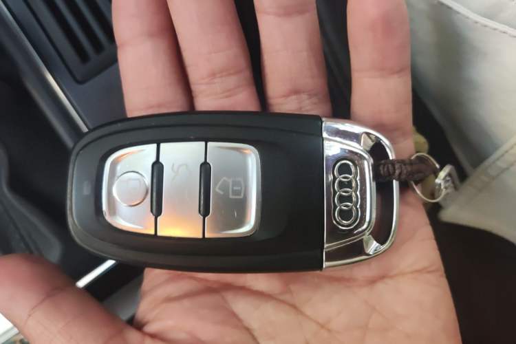 Used Audi Q5 2015 40 TFSI Trendy Edition Vehicle Key