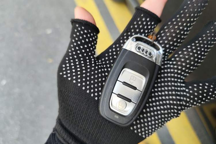 Used Audi Q5 2015 40 TFSI Comfort Model Vehicle Key