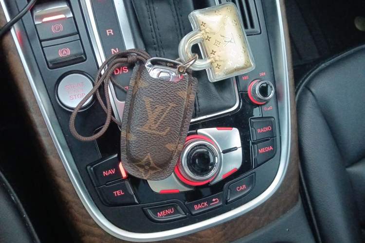 Used Audi Q5 2015 40 TFSI Comfort Model Vehicle Key