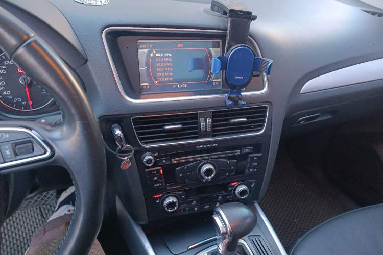 Used Audi Q5 2015 40 TFSI Technology Edition Audio And AC Panel