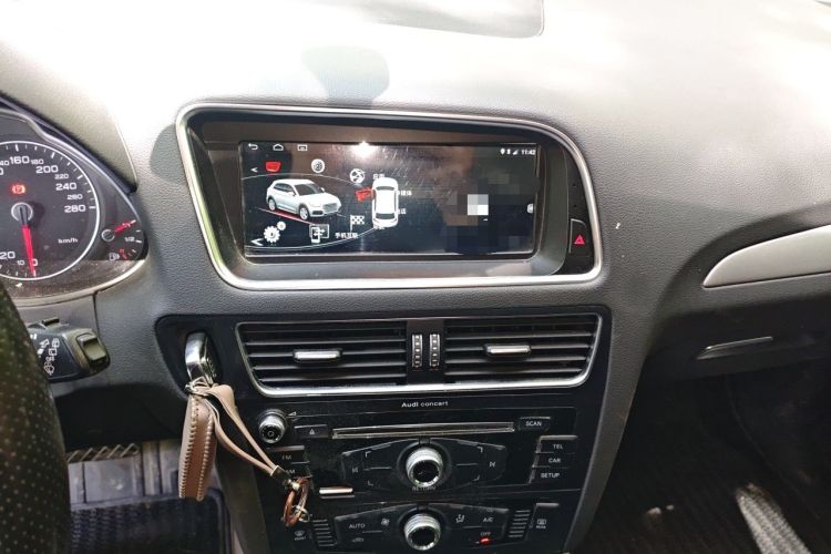 Used Audi Q5 2015 40 TFSI Trendy Edition Audio And AC Panel