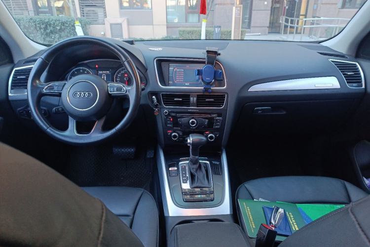 Used Audi Q5 2015 40 TFSI Technology Edition Center Console