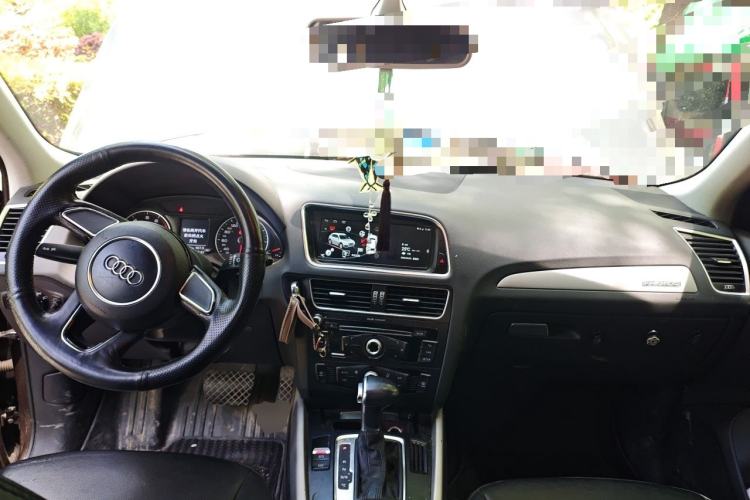 Used Audi Q5 2015 40 TFSI Trendy Edition Center Console