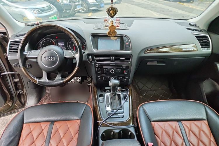 Used Audi Q5 2015 40 TFSI Trendy Edition Center Console
