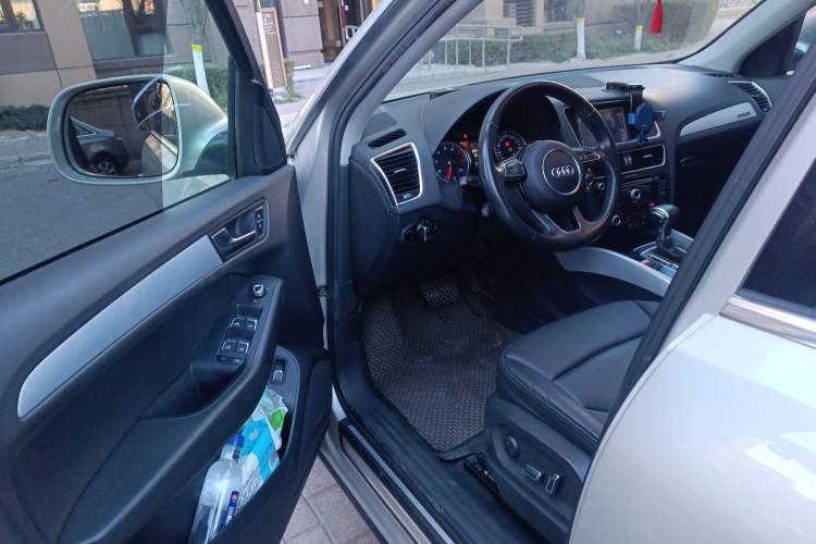Used Audi Q5 2015 40 TFSI Technology Edition Driver Seat