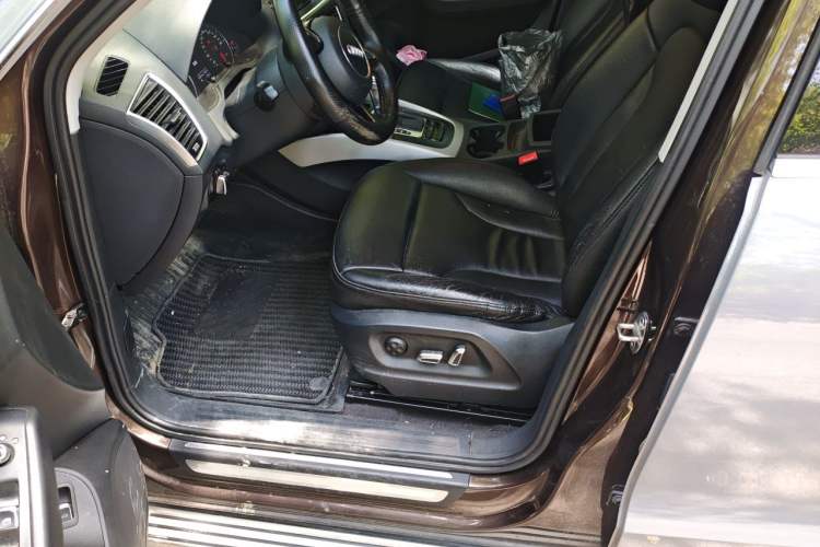 Used Audi Q5 2015 40 TFSI Trendy Edition Driver Seat