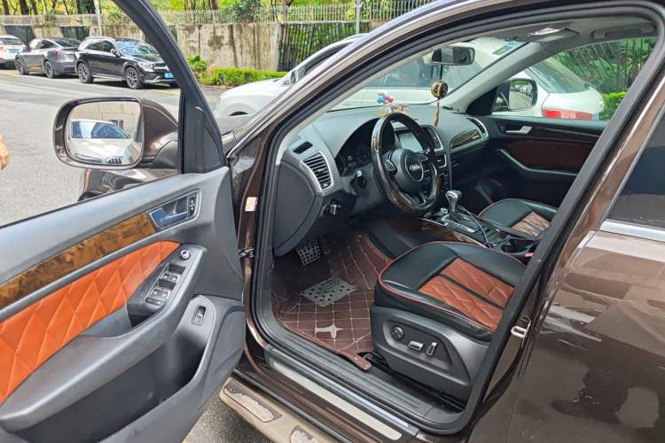Used Audi Q5 2015 40 TFSI Trendy Edition Driver Seat