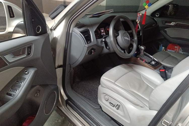Used Audi Q5 2015 40 TFSI Comfort Model Driver Seat