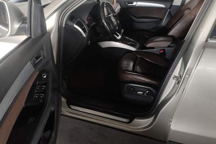 Used Audi Q5 2015 40 TFSI Technology Edition Driver Seat