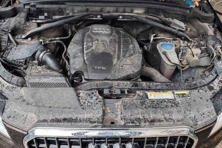 Used Audi Q5 2015 40 TFSI Comfort Model Engine Bay