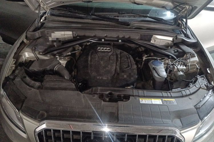 Used Audi Q5 2015 40 TFSI Comfort Model Engine Bay