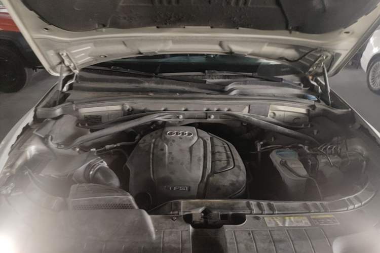 Used Audi Q5 2015 40 TFSI Technology Edition Engine Bay