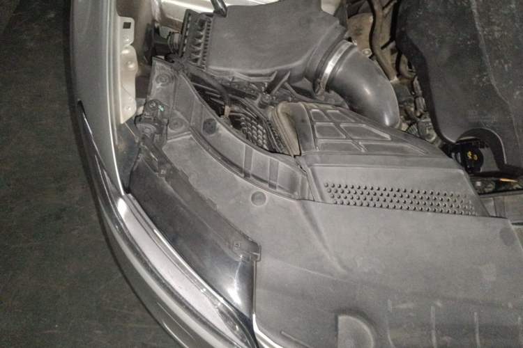 Used Audi Q5 2015 40 TFSI Comfort Model Engine Bay Right