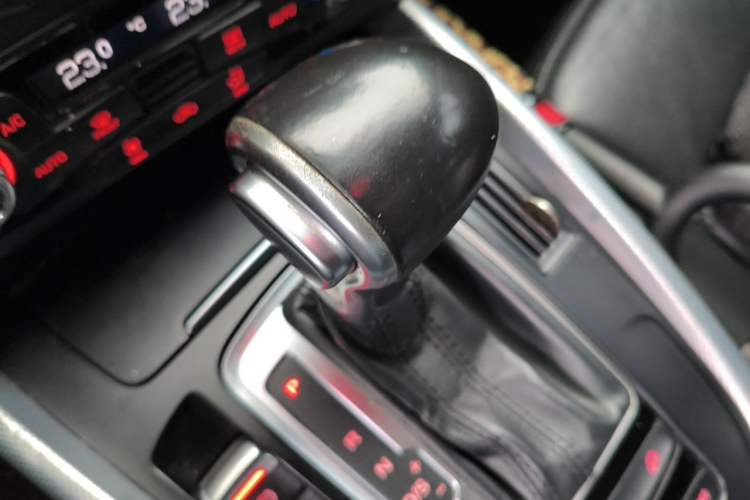 Used Audi Q5 2015 40 TFSI Comfort Model Gear Lever