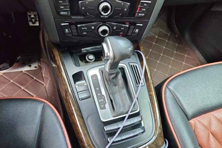 Used Audi Q5 2015 40 TFSI Trendy Edition Gear Lever