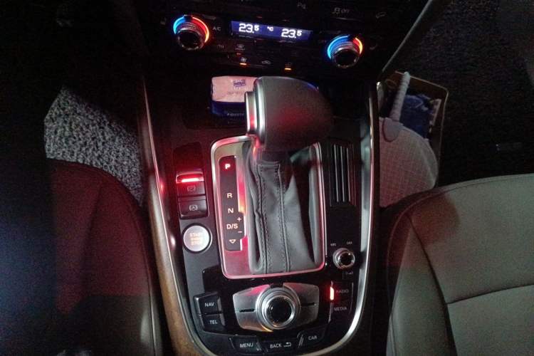 Used Audi Q5 2015 40 TFSI Comfort Model Gear Lever