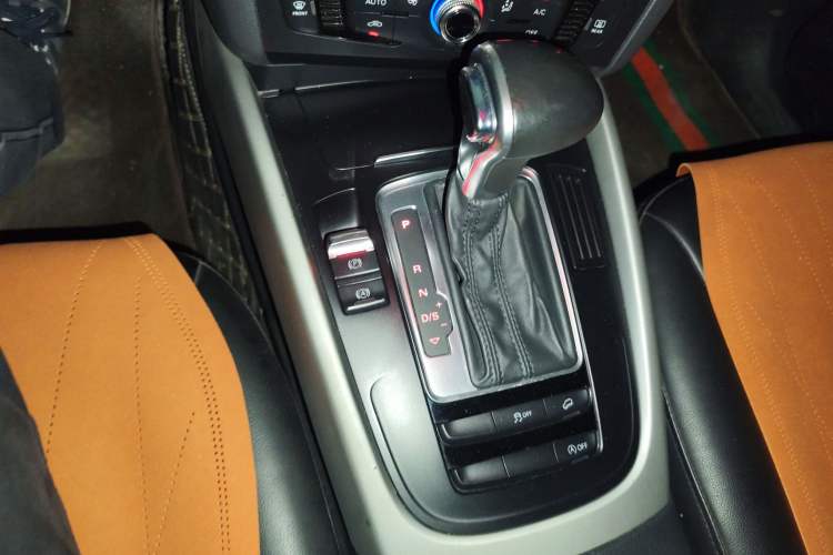 Used Audi Q5 2015 40 TFSI Trendy Edition Gear Lever