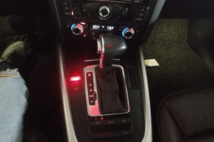 Used Audi Q5 2015 40 TFSI Technology Edition Gear Lever