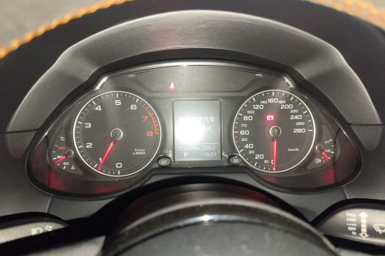 Used Audi Q5 2015 40 TFSI Trendy Edition Instrument Cluster