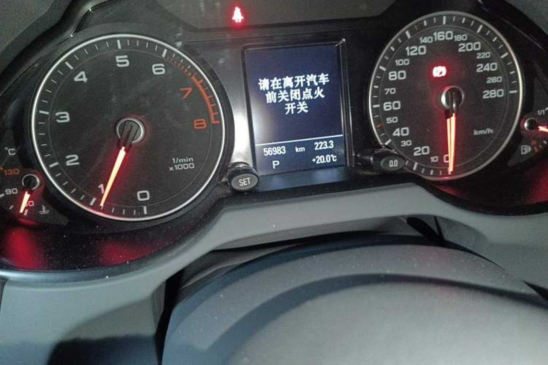 Used Audi Q5 2015 40 TFSI Comfort Model Odometer Close Up