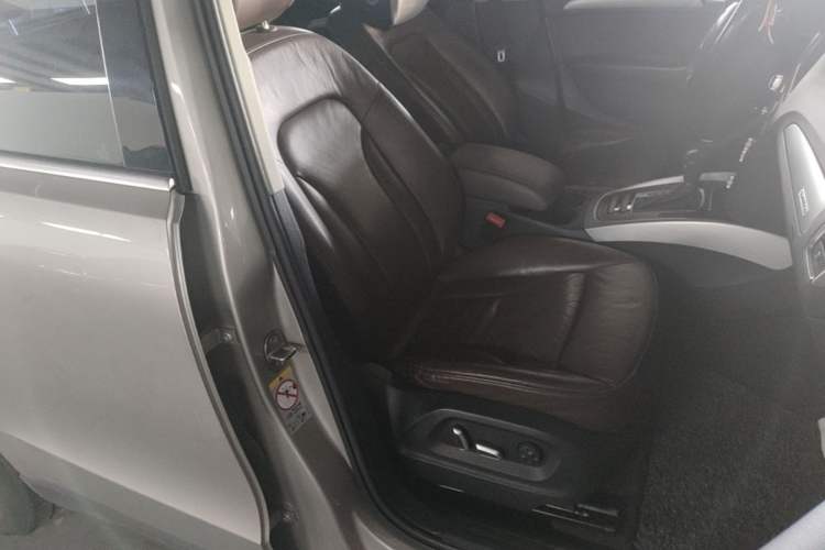 Used Audi Q5 2015 40 TFSI Technology Edition Right Front Seat