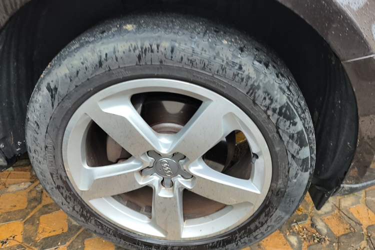 Used Audi Q5 2015 40 TFSI Comfort Model Right Front Wheel Hub