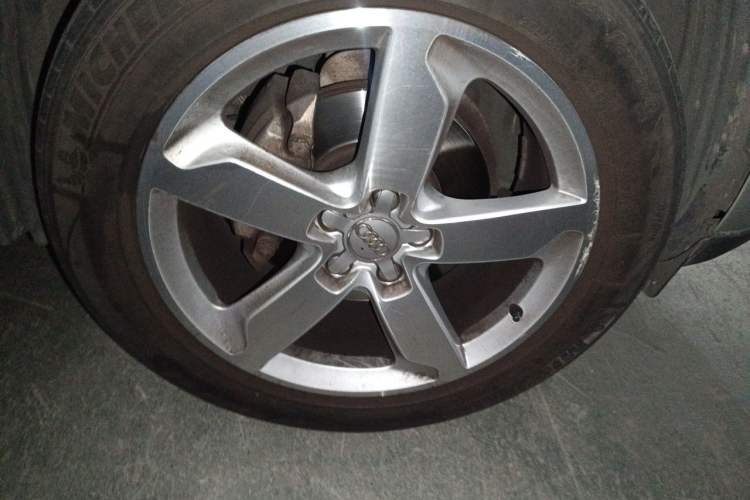 Used Audi Q5 2015 40 TFSI Comfort Model Right Front Wheel Hub