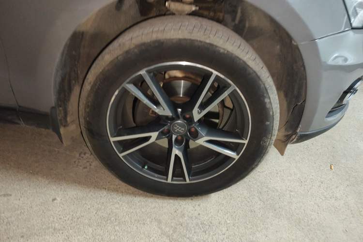 Used Audi Q5 2015 40 TFSI Trendy Edition Right Front Wheel Hub