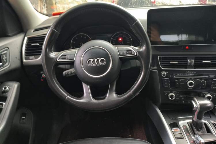 Used Audi Q5 2015 40 TFSI Comfort Model Steering Wheel