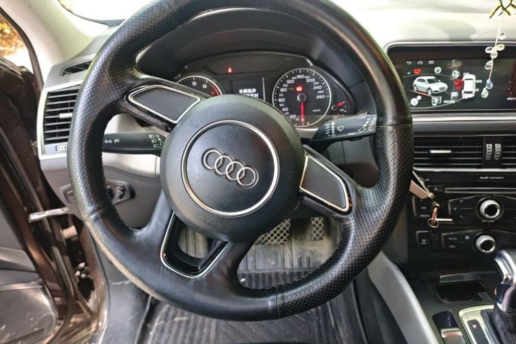 Used Audi Q5 2015 40 TFSI Trendy Edition Steering Wheel