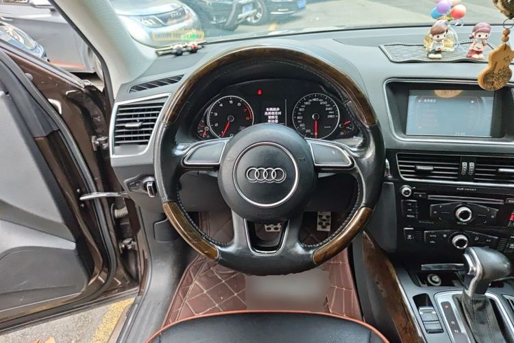 Used Audi Q5 2015 40 TFSI Trendy Edition Steering Wheel