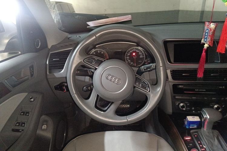 Used Audi Q5 2015 40 TFSI Comfort Model Steering Wheel