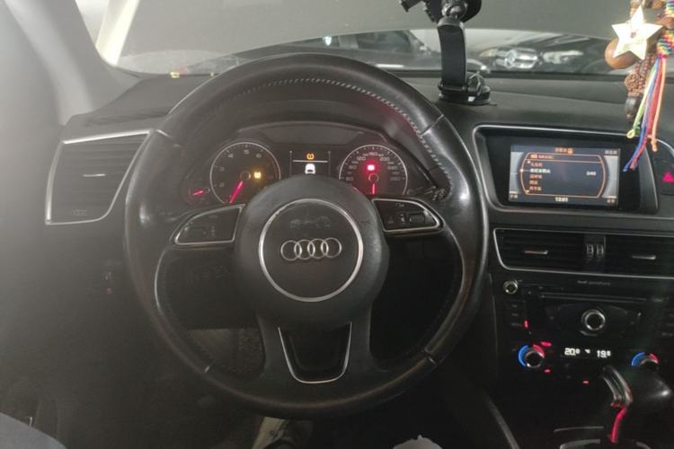 Used Audi Q5 2015 40 TFSI Technology Edition Steering Wheel