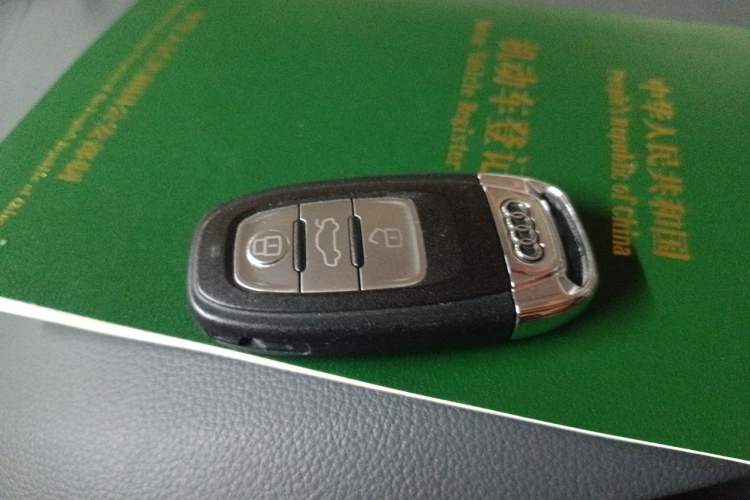 Used Audi Q5 2015 40 TFSI Comfort Model Vehicle Key