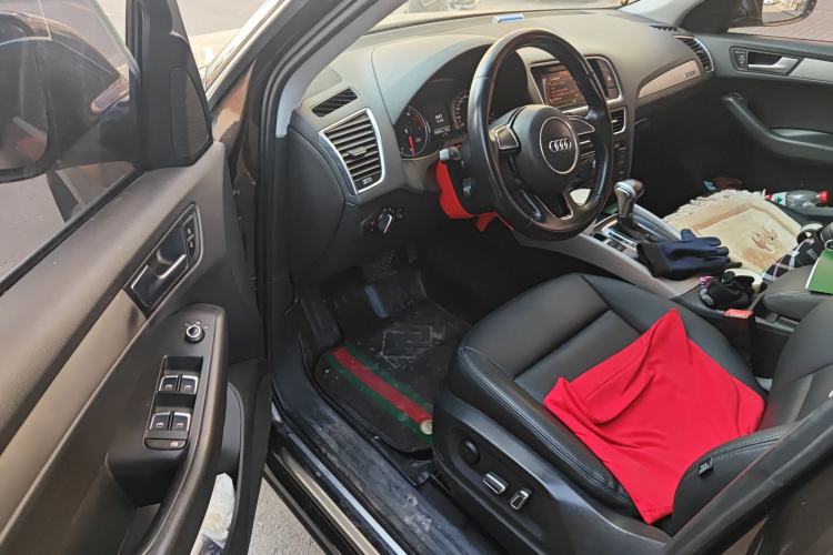 Used Audi Q5 2015 40 TFSI Trendy Edition Driver Seat