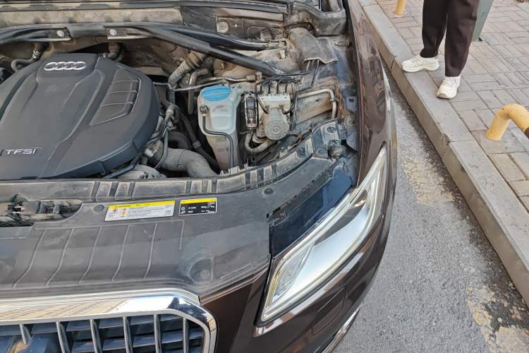 Used Audi Q5 2015 40 TFSI Trendy Edition Engine Bay Left