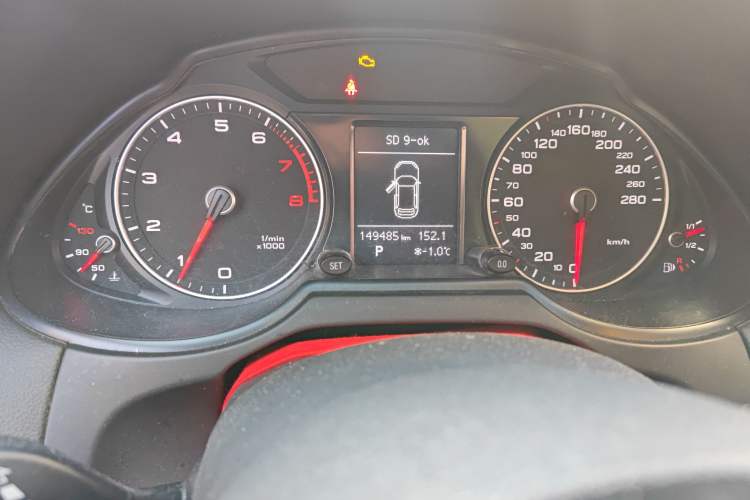 Used Audi Q5 2015 40 TFSI Trendy Edition Odometer Close Up