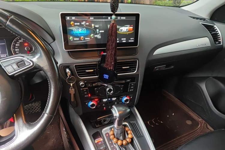 Used Audi Q5 2015 40 TFSI Technology Edition Audio And AC Panel