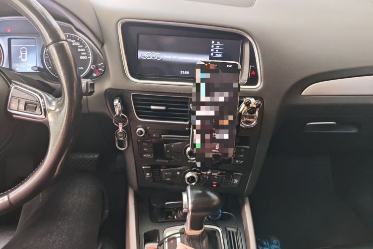 Used Audi Q5 2015 40 TFSI Trendy Edition Audio And AC Panel