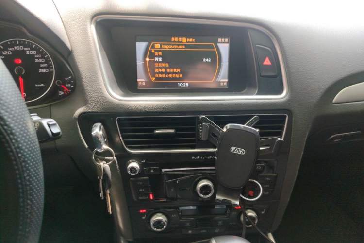 Used Audi Q5 2015 40 TFSI Technology Edition Audio And AC Panel