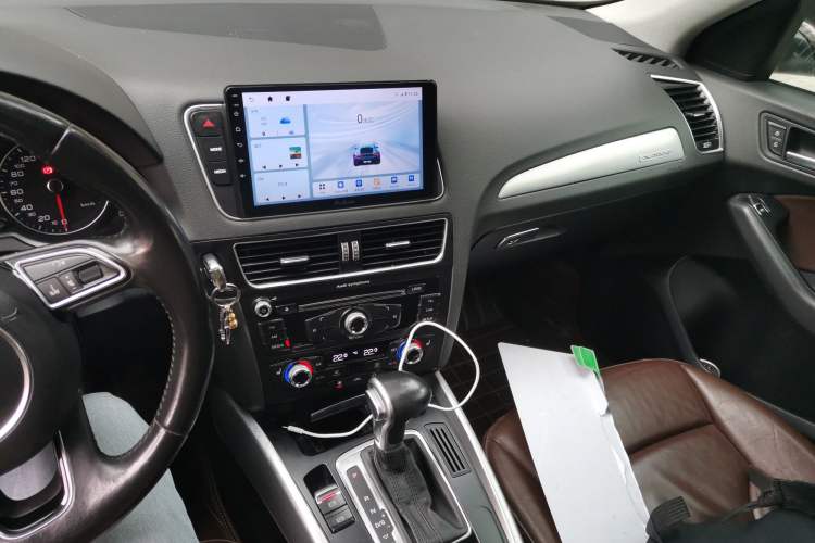 Used Audi Q5 2015 40 TFSI Technology Edition Audio And AC Panel