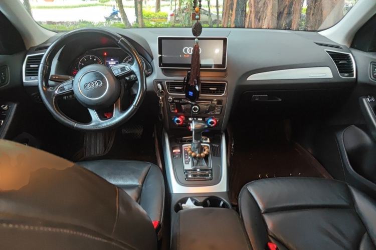 Used Audi Q5 2015 40 TFSI Technology Edition Center Console